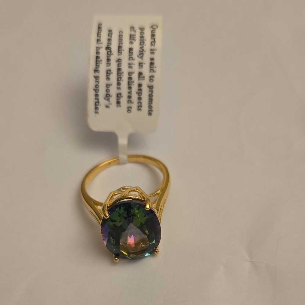 Elegant Gold Ring with Multicolor Gemstone